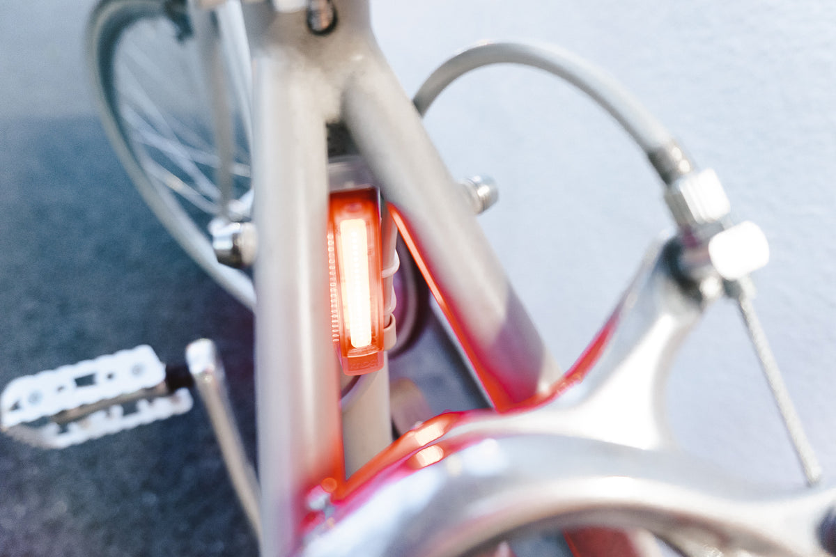 KNOG 自転車用ライト 白 赤 2個セット Amazon | 【日本正規品】 KNOG(ノグ) 自転車 ライト BLINDER V