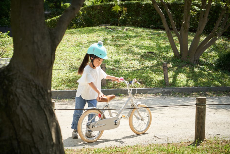 tokyo bike ストライダー＋ヘルメット tokyobike paddle ：2歳からのキックバイク。
